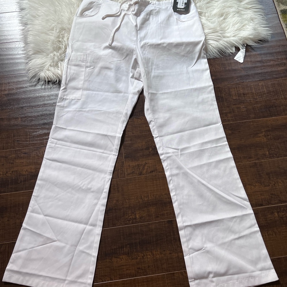 Dickies women classic styling pants.